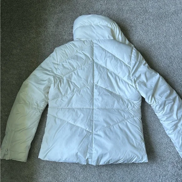 GAP Puffer Jacket in White - Picture 3 of 10